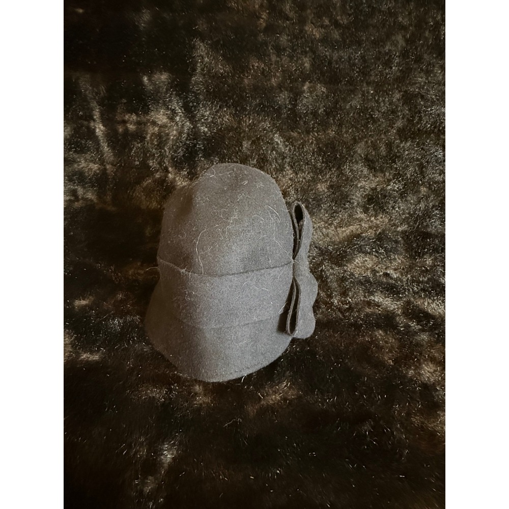 Vintage Style Black 100% Wool Cloche Hat with Side Bow Accent